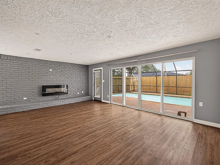 2130 Round Lake Dr — Photo 12