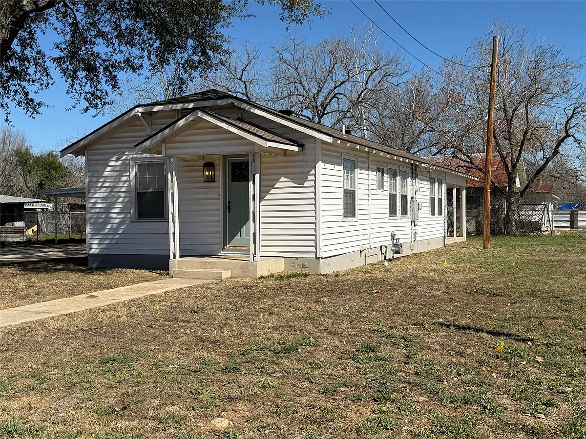 Building Photo - 521 S Oak Ave