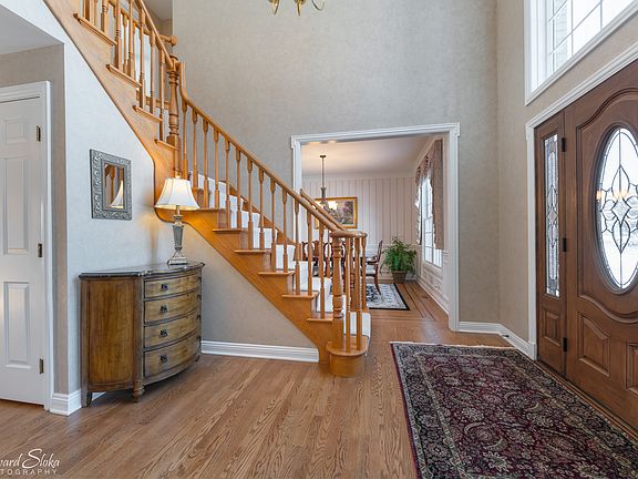 2 story Foyer