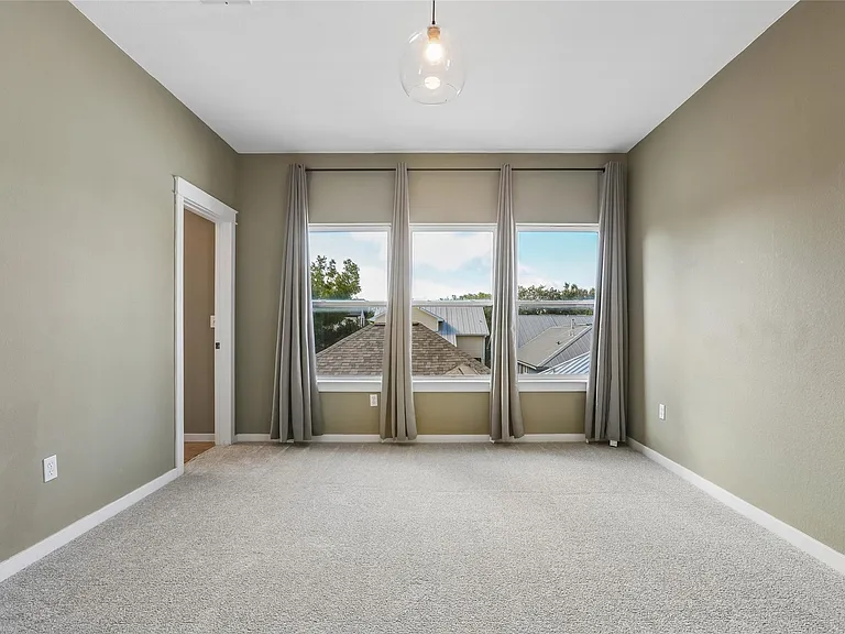 1917 McCloskey St — Photo 17