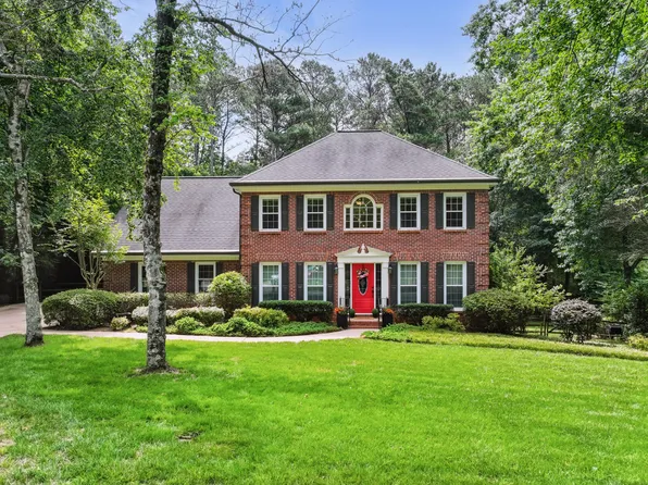 1389 Saint Michaels Ct SW, Lilburn, GA 30047