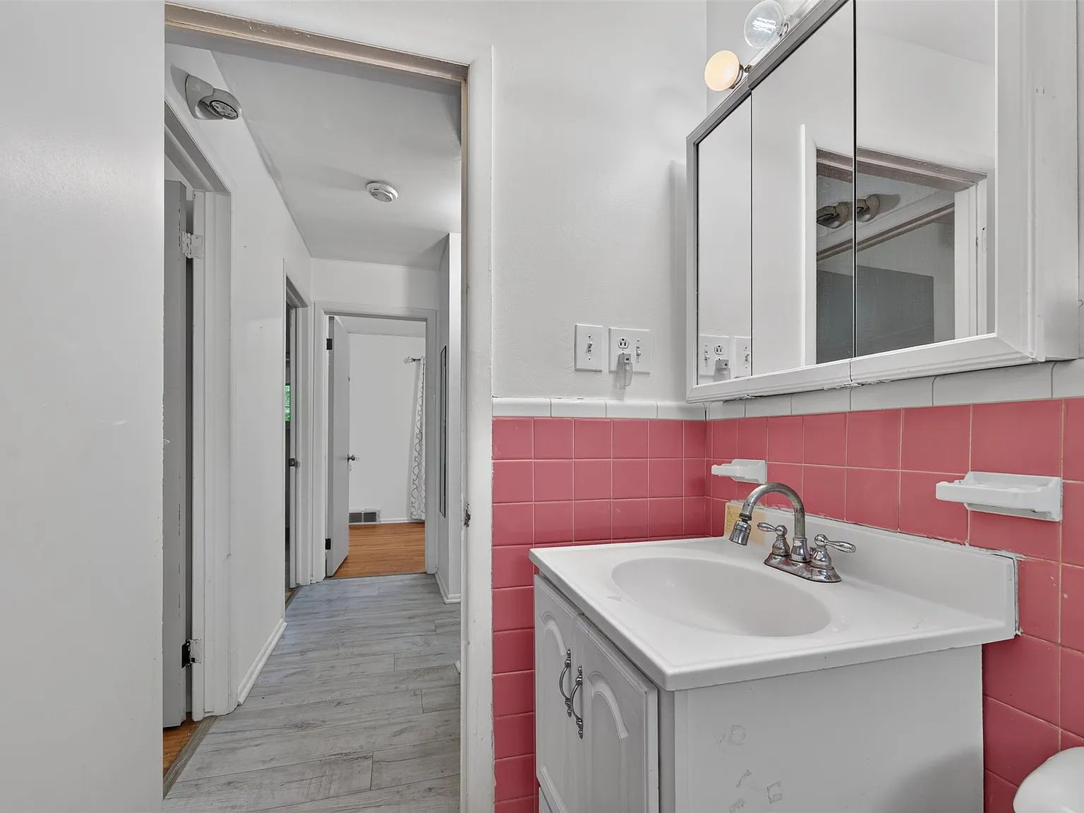3 bed, 1962 sqft, $1,750 — Photo 2