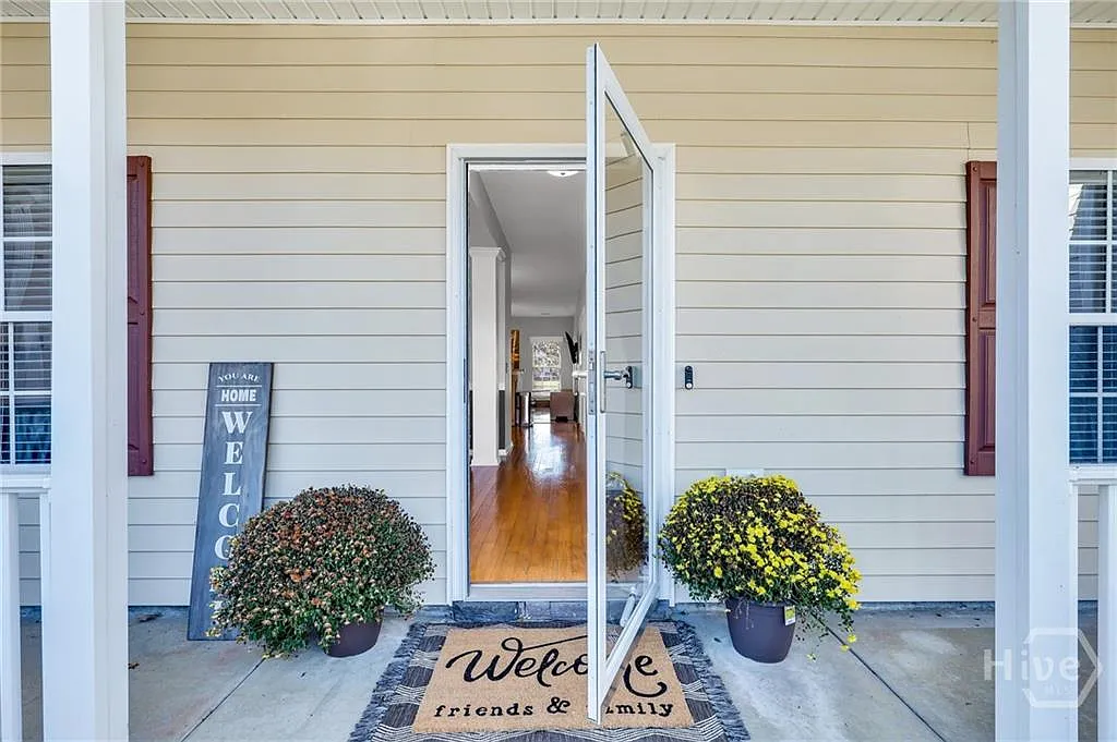 3 bed, 1750 sqft, $2,200 — Photo 2