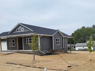 211 4th St NE, State Center, IA 50247