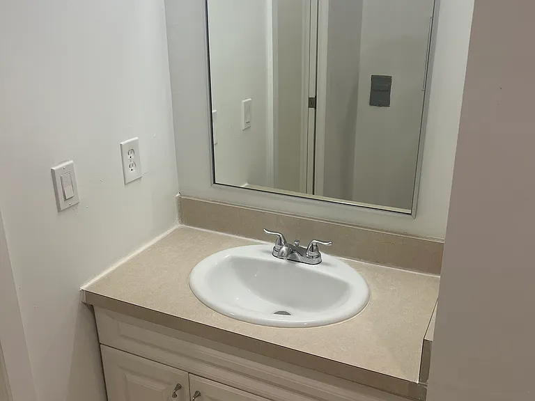 1964 Alamanda Dr #5 — Photo 8