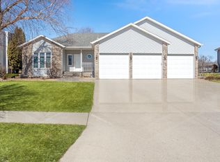 3221 42nd Ave S, Fargo, ND 58104