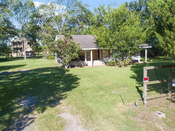334 Lakeside Dr, Kemah, TX 77565