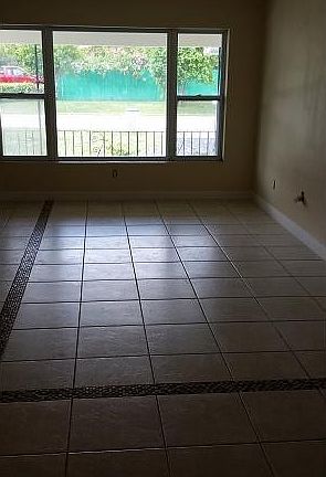 2nd image of 711 NE 30th Ct