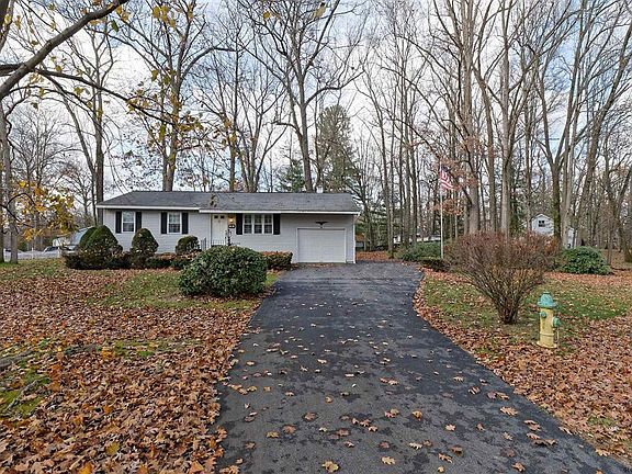 3rd image of 86 Tamarack Trl