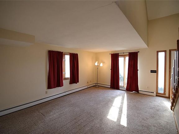 5th image of 122 Lake St #122