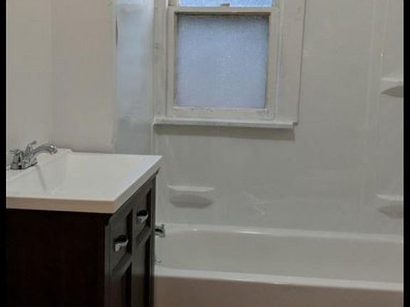 5th image of 59 Franklin St #1