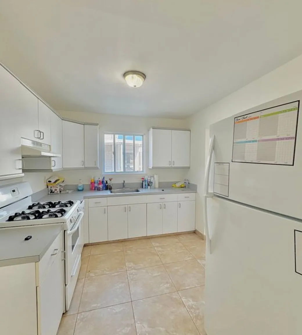 2 bed, 1000 sqft, $2,200 — Photo 3
