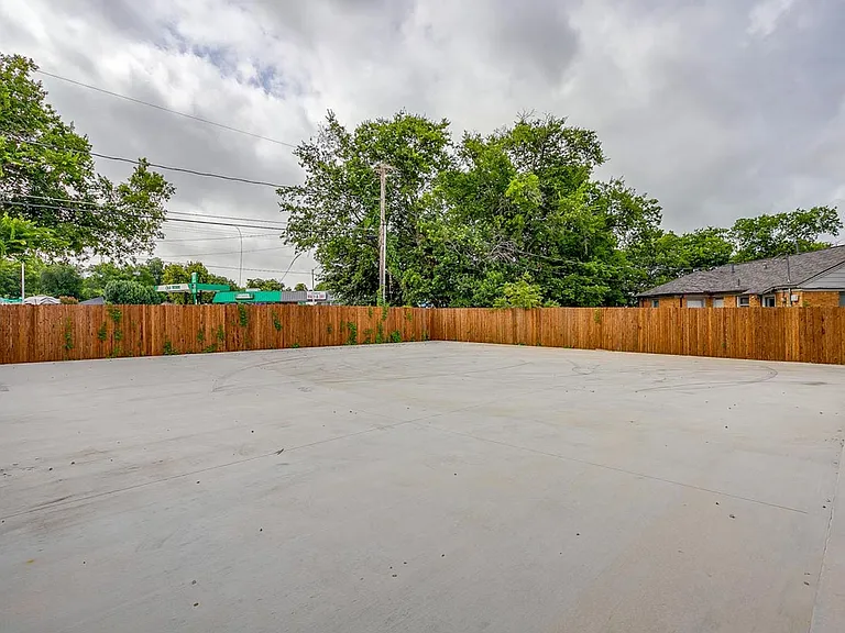 2345 Benbrook Blvd — Photo 73