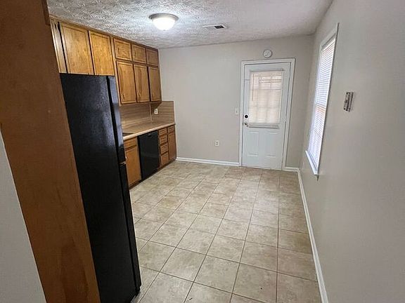 4th image of 396 Dixie Ct