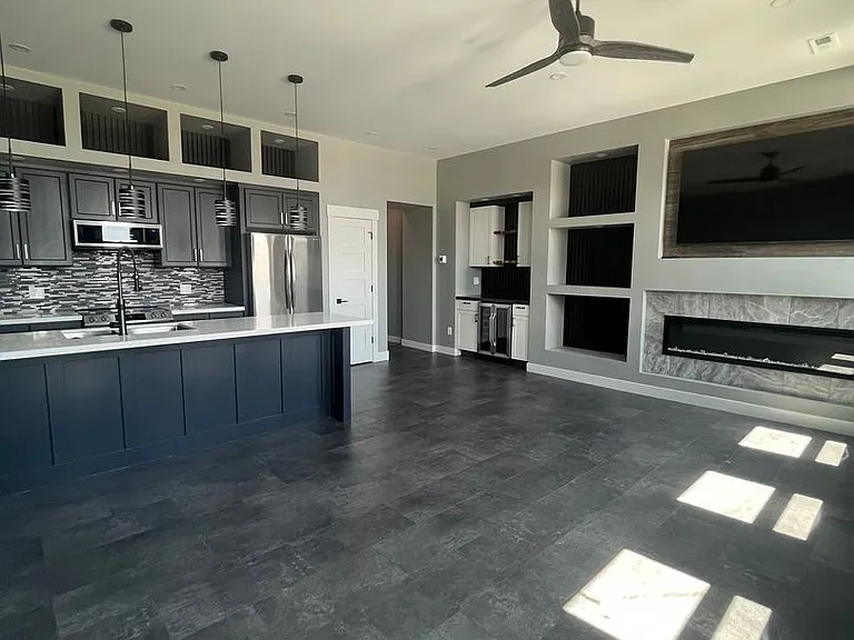 114 W Park St — Photo 2