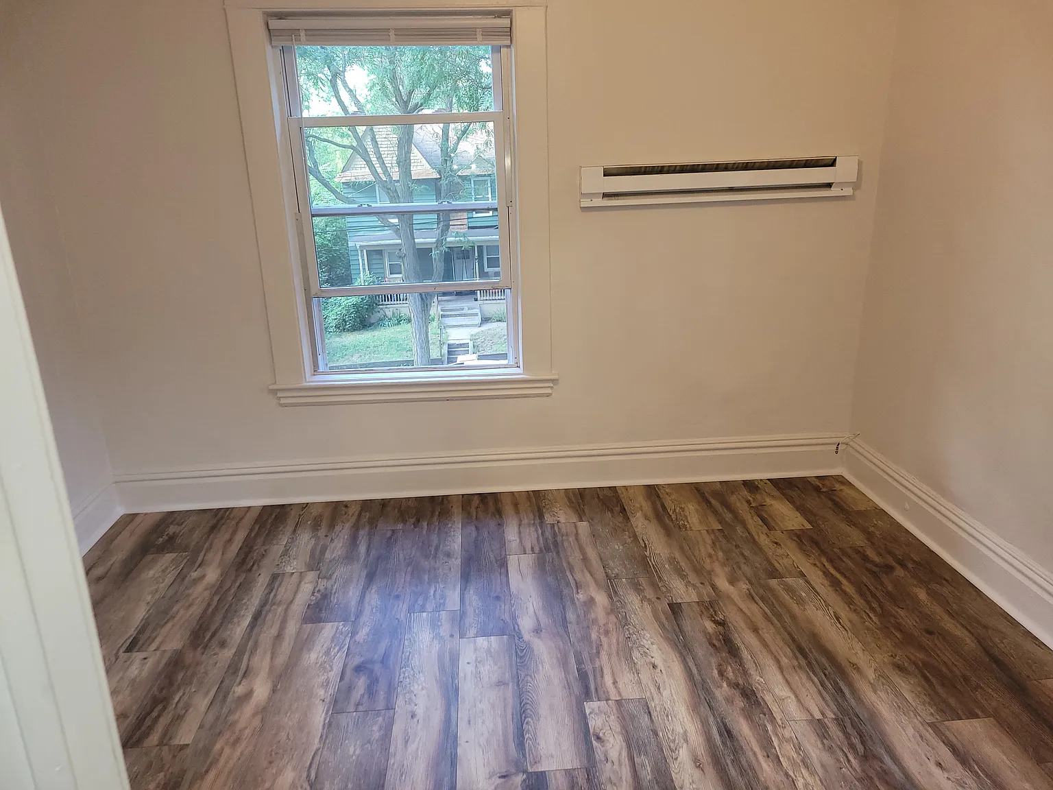 3 bed, 800 sqft, $1,585 — Photo 4
