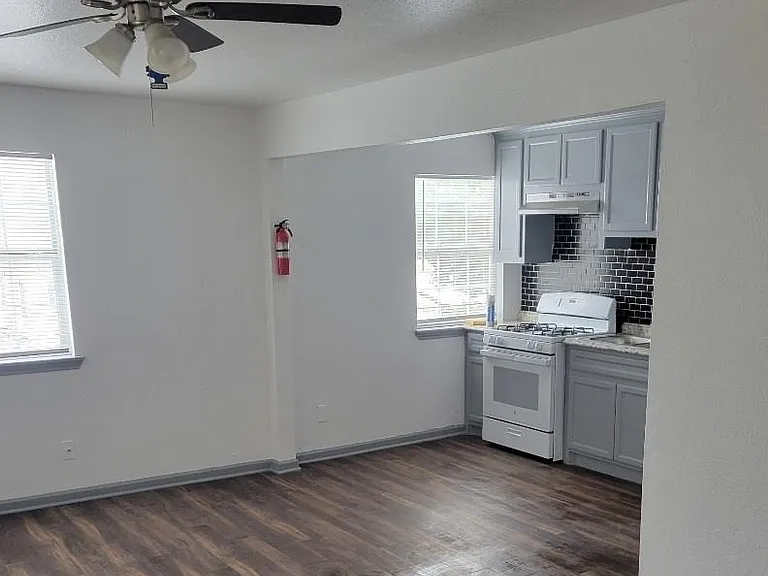 5301 Collingsworth St #9 — Photo 6