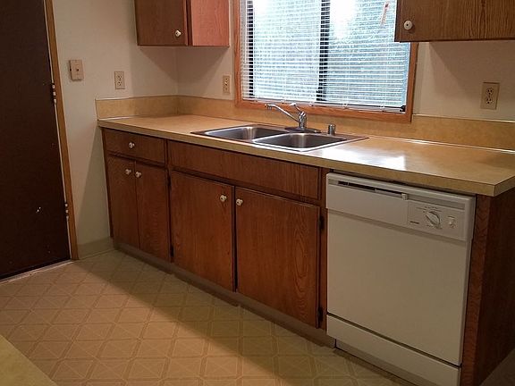 4th image of 10221 NE 13th Ave APT 3