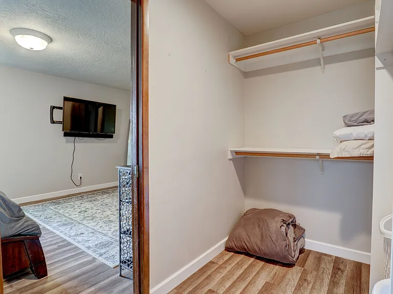 Windemere Dr NW — Photo 12