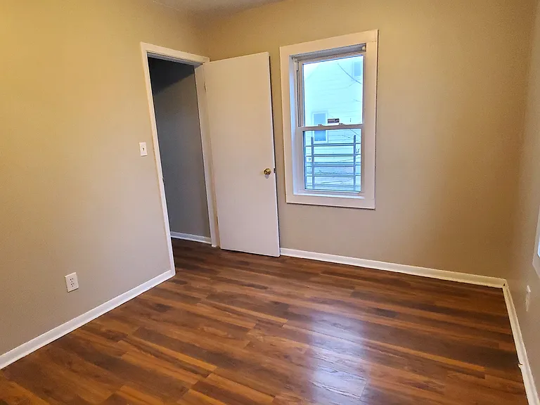 Downstairs Bedroom - 2nd view