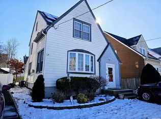 18 Kenmore Rd, Valley Stream, NY 11581