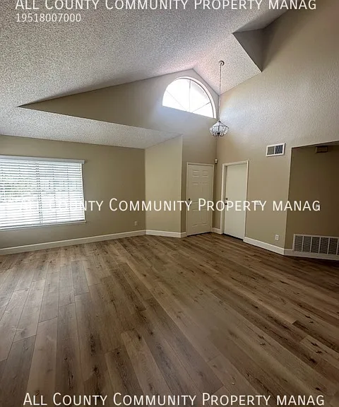 6563 Whitman Ct — Photo 2