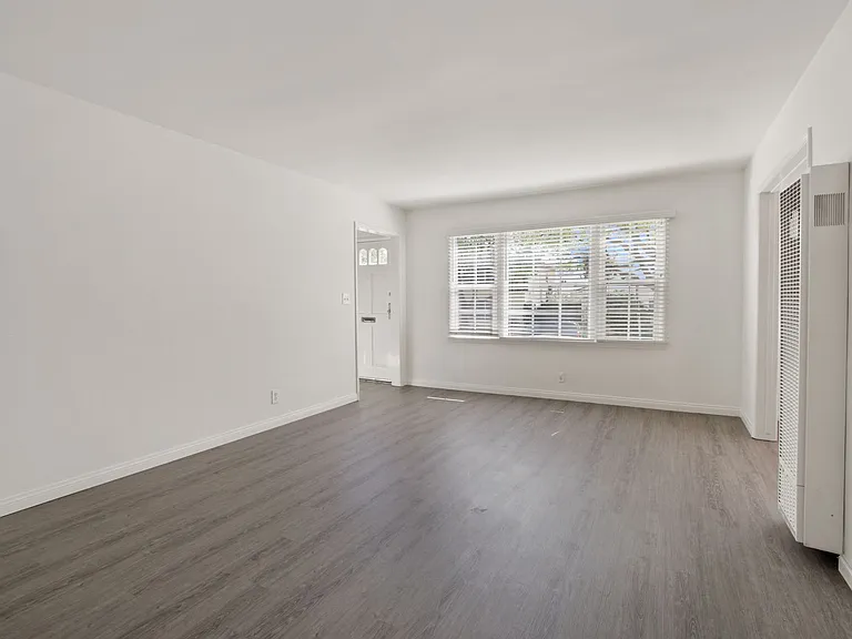 1201 Washington Ave - architectural building North of Wilshire in Santa Monica! — Photo 6