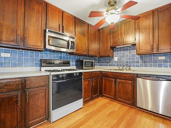 4th image of 1041 W Ogden Ave APT 118