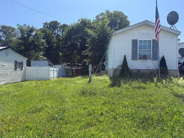 5 Raymond Place, Claremont, NH 03743