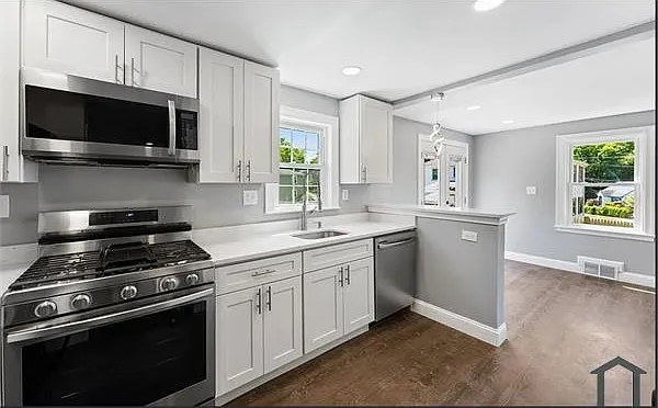 3 bed, 1200 sqft, $3,600 — Photo 2