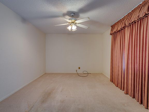 3rd image of 2802 Anita Ln
