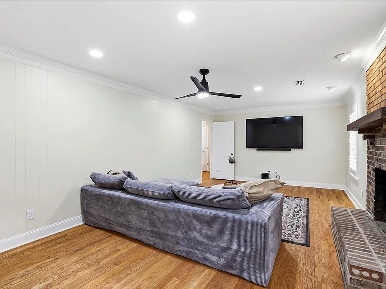 3456 Mahoney Dr — Photo 32