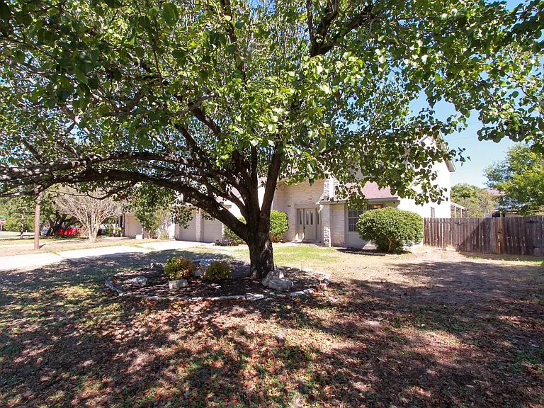 1809 Fawn Ridge Trl — Photo 2