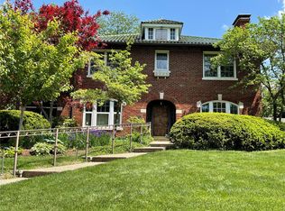 26 Ridgemoor Dr, Saint Louis, MO 63105