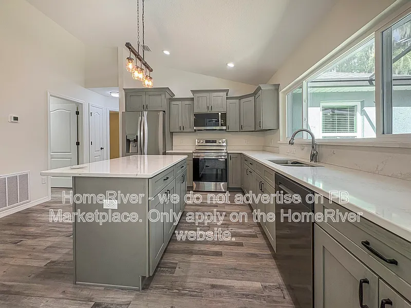 3 bed, 2.0 bath, 1683 sqft, $2,250 — Photo 2