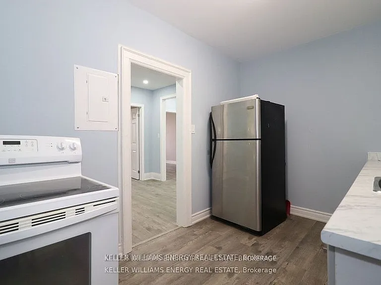 84 Simcoe St N #1 — Photo 4