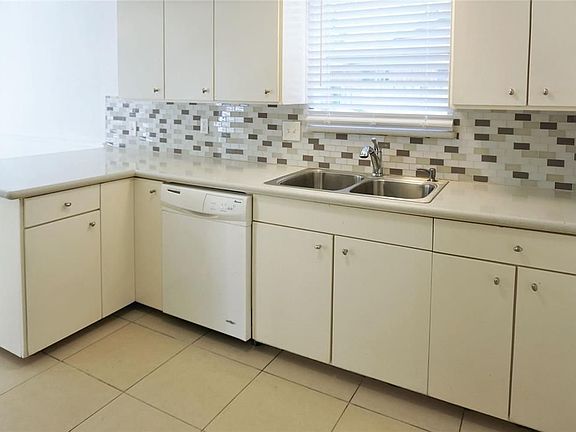 4th image of 938 Greatwood Dr