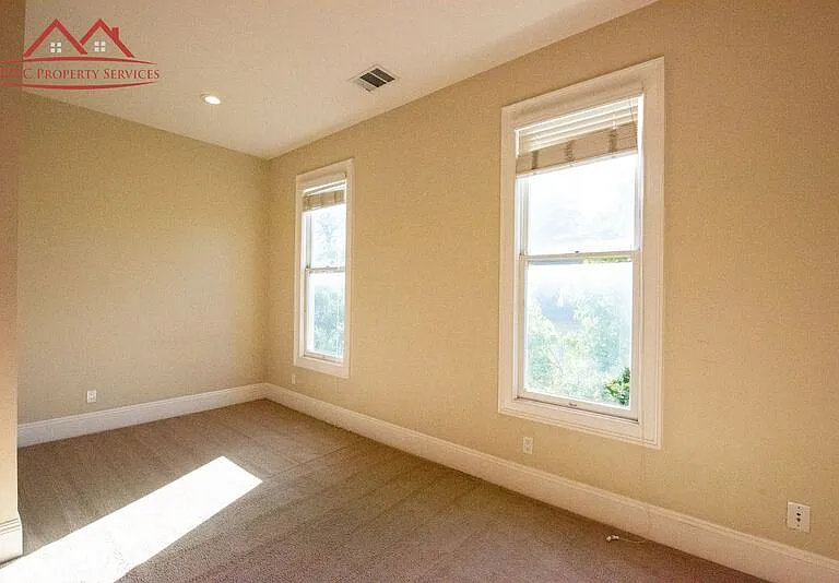 272 Washington St #6 — Photo 6