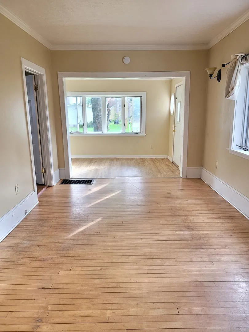3 Bed 1 Bath Single Family Home in Birnamwood — Photo 4