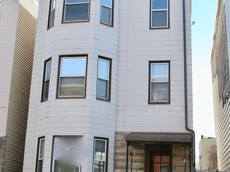 2nd image of 189 London St #3