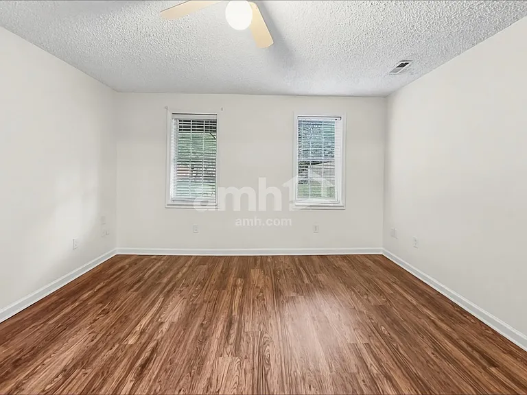 946 George Place Dr — Photo 19