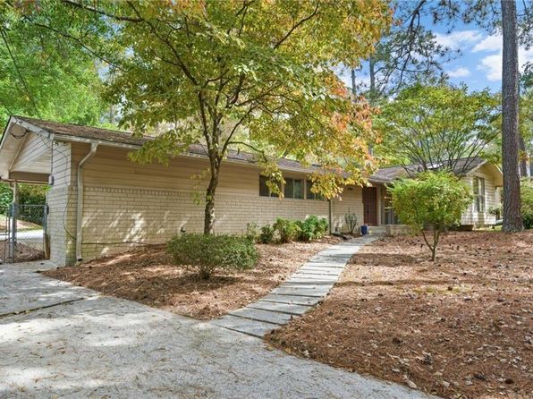 705 Edgewater Trl NW
