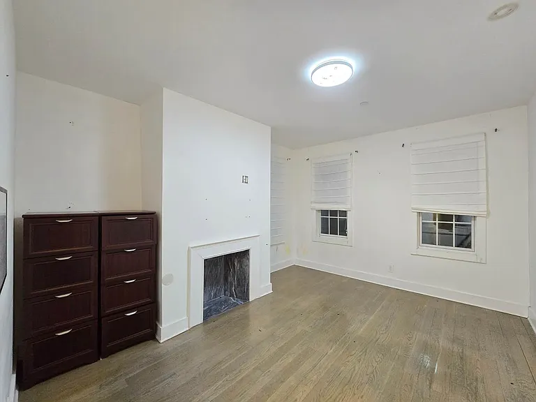 1811 Voorhies Ave #1 — Photo 28
