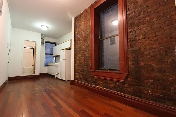 Rented by Dynamik Realty | media 37