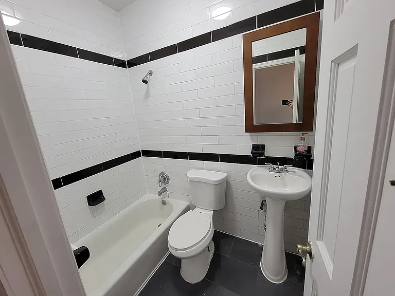 200 Stockholm St #1L — Photo 8