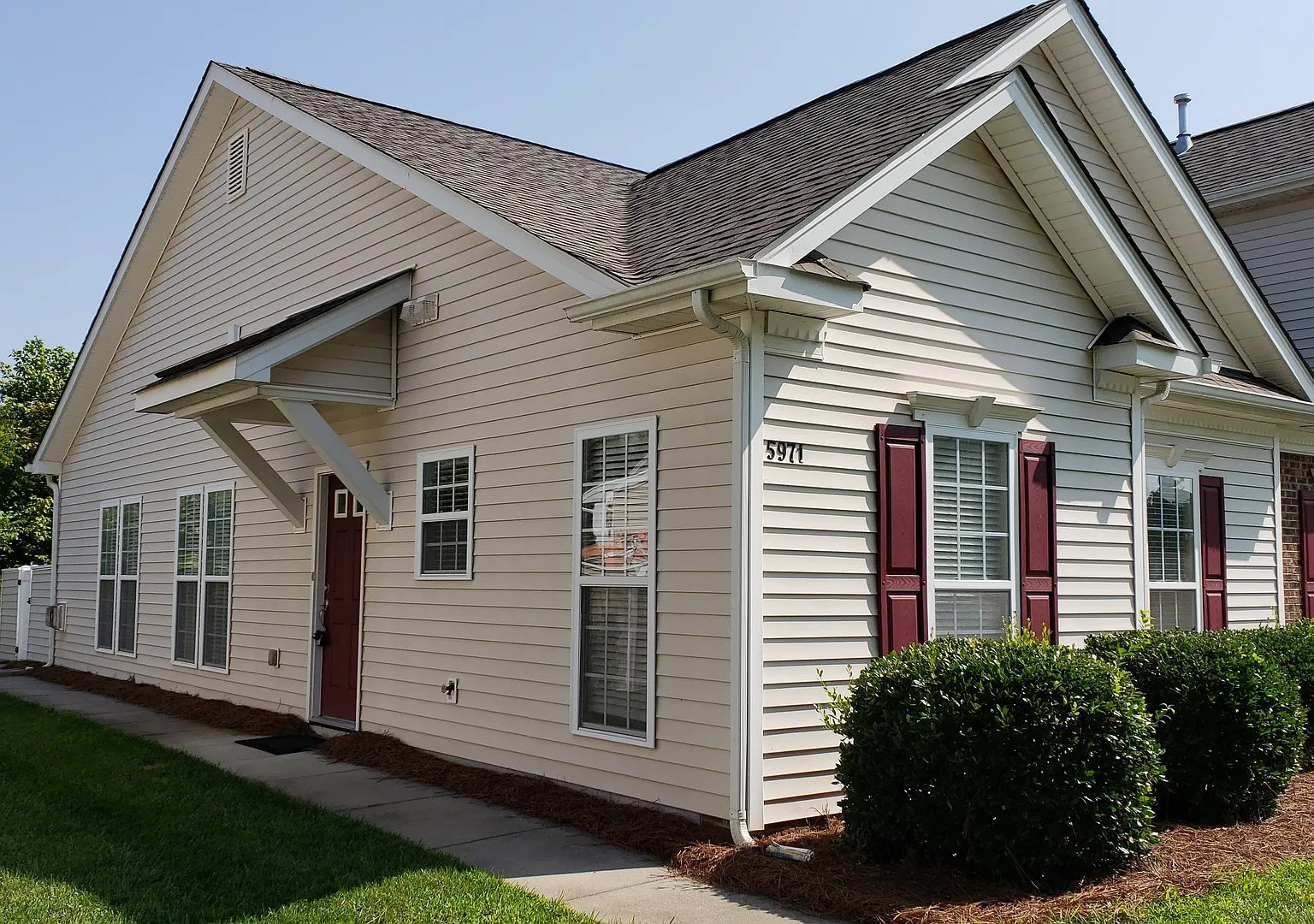 One level townhouse, no stairs, convenient to Lewisville/Clemmons — Photo 2