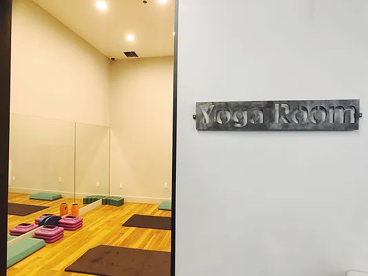 Rented by Manhattan Management LLC | media 22