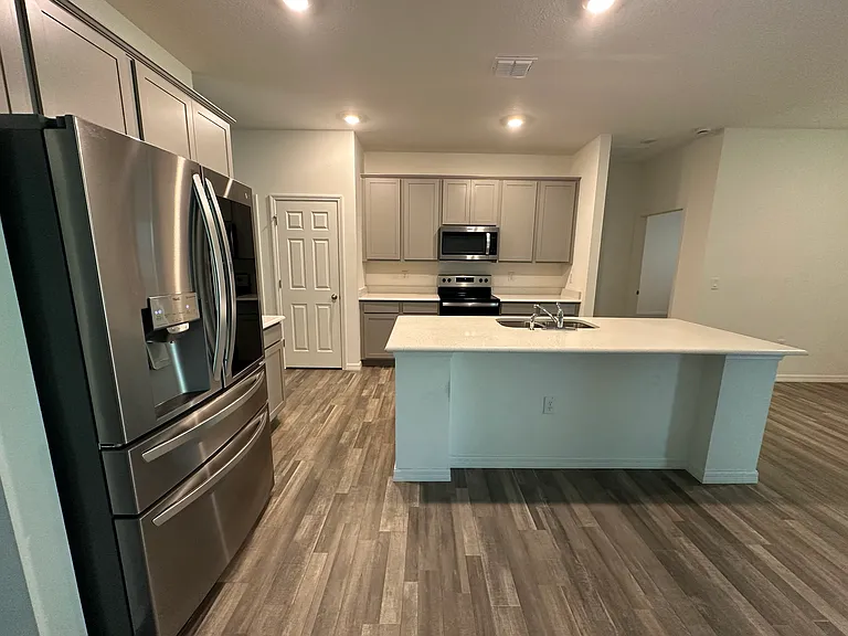 9750 SW 42nd Ave — Photo 8