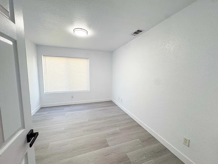 1033 Chenin Blanc St — Photo 12