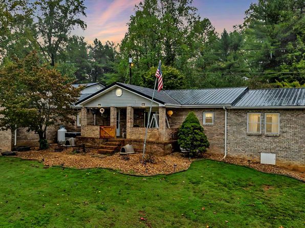 348 Cemetery Rd, Pennington Gap, VA 24277